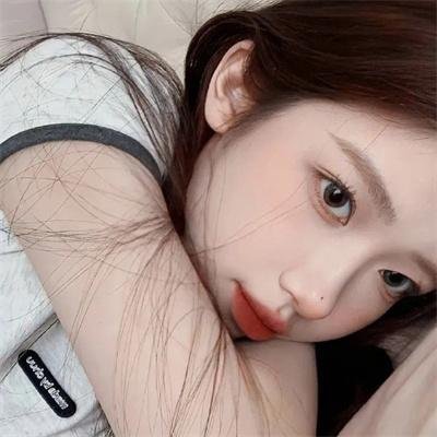 触碰的双手